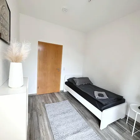 Fully Equipped With Balcony 아파트