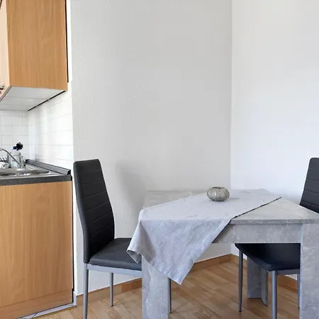Fully Equipped With Balcony 아파트