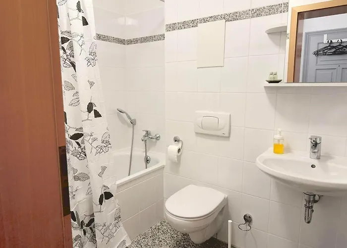 Fully Equipped With Balcony * צוויקאו